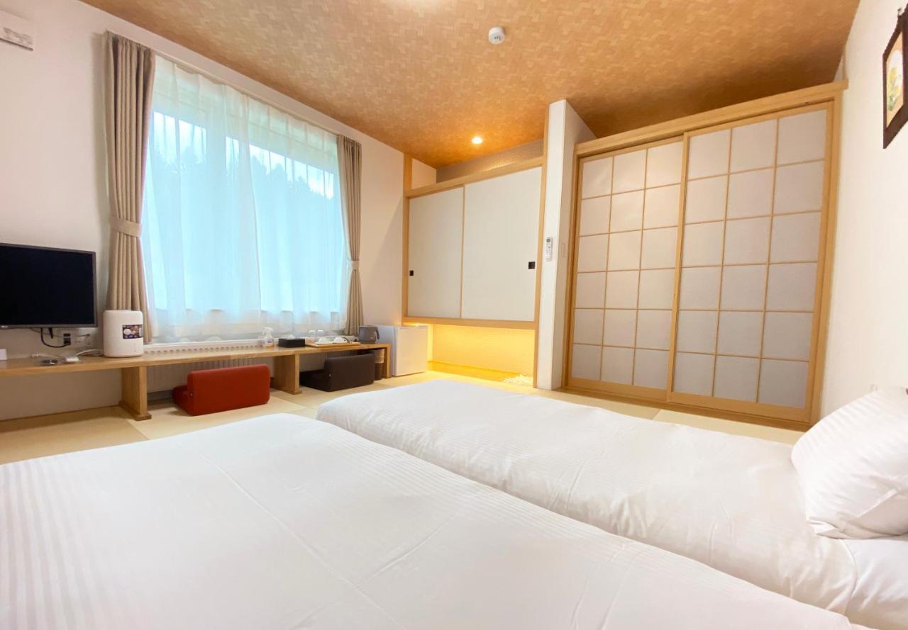 Hotel Hanafuji Inn Nakafurano Bagian luar foto