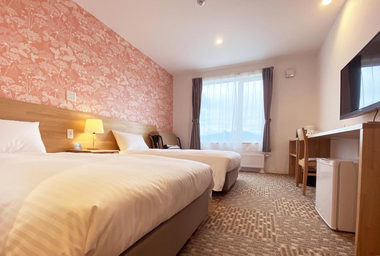 Hotel Hanafuji Inn Nakafurano Bagian luar foto