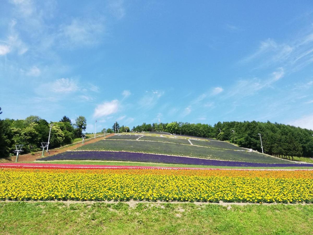 Hotel Hanafuji Inn Nakafurano Bagian luar foto