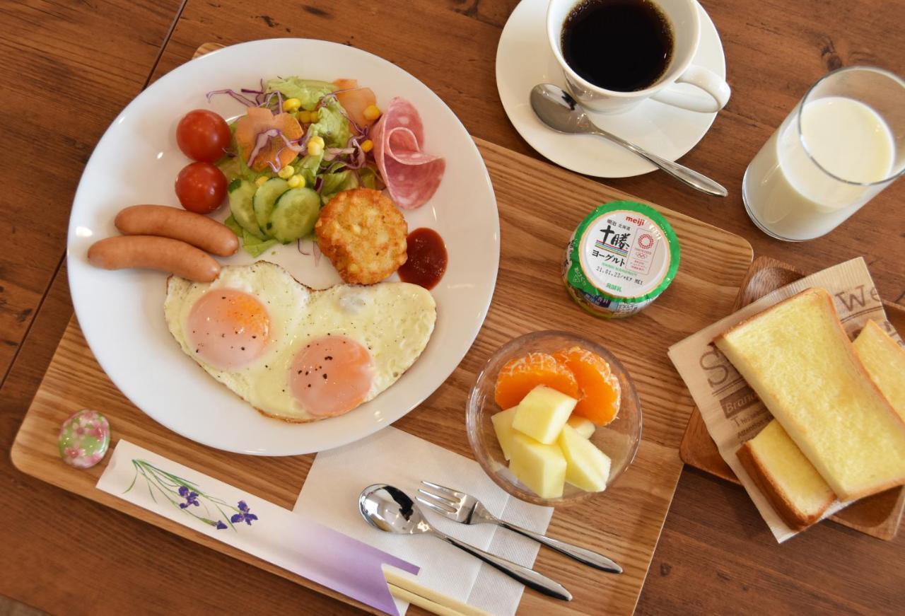 Hotel Hanafuji Inn Nakafurano Bagian luar foto