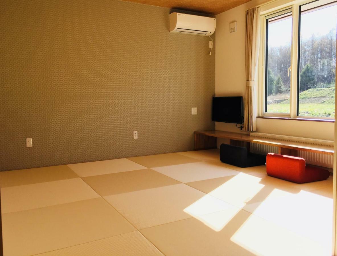 Hotel Hanafuji Inn Nakafurano Bagian luar foto