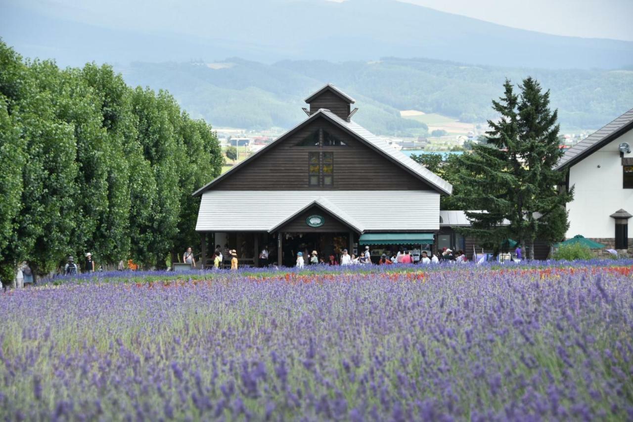 Hotel Hanafuji Inn Nakafurano Bagian luar foto
