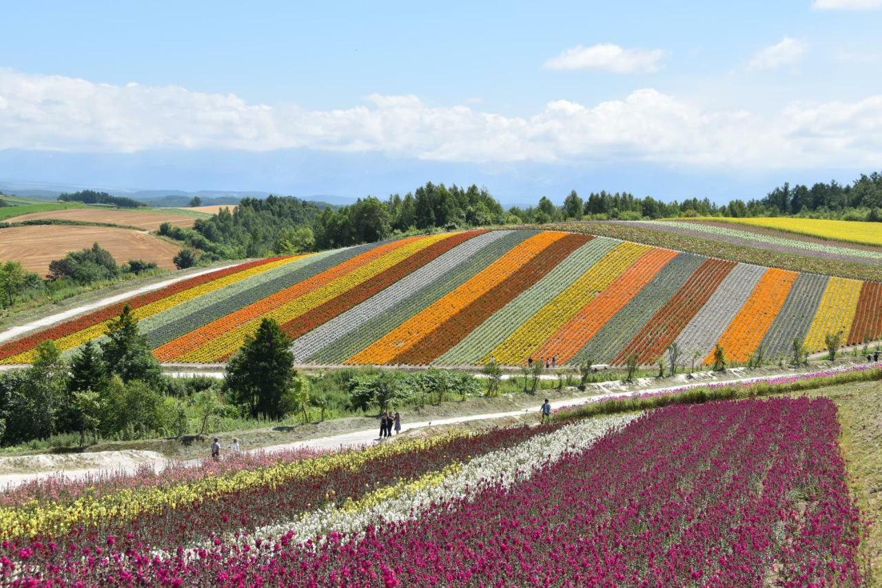 Hotel Hanafuji Inn Nakafurano Bagian luar foto