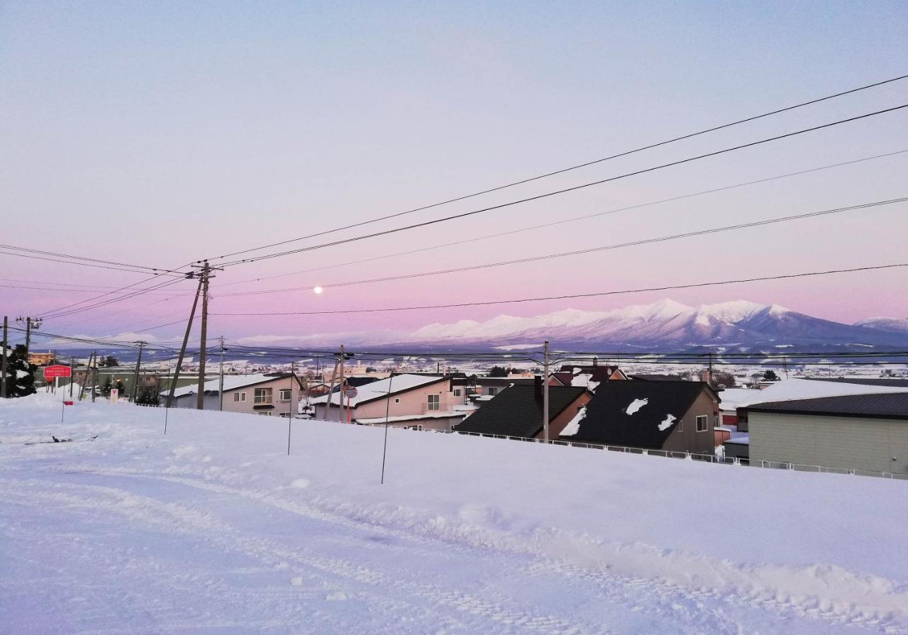 Hotel Hanafuji Inn Nakafurano Bagian luar foto